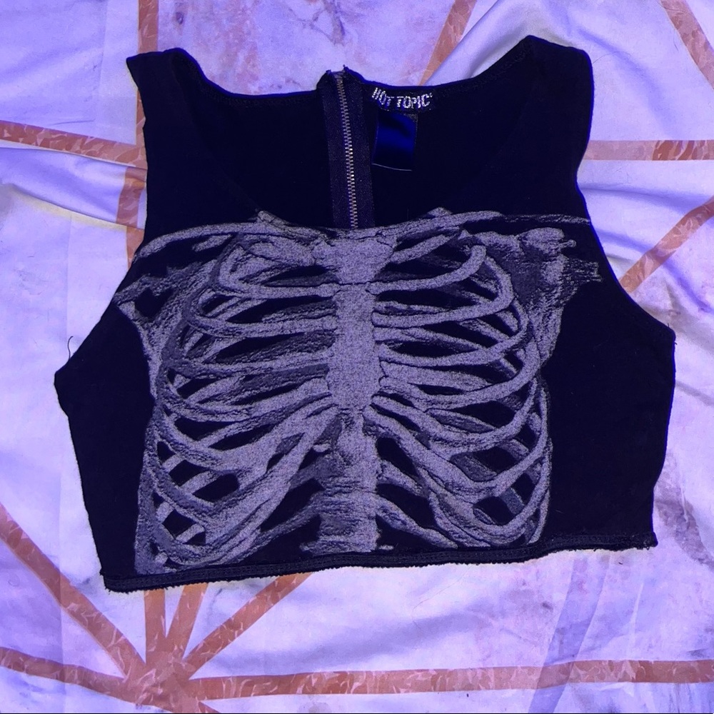 Brand: Hot topic Size: small Color: black graphic material: Cotten (zipper back)